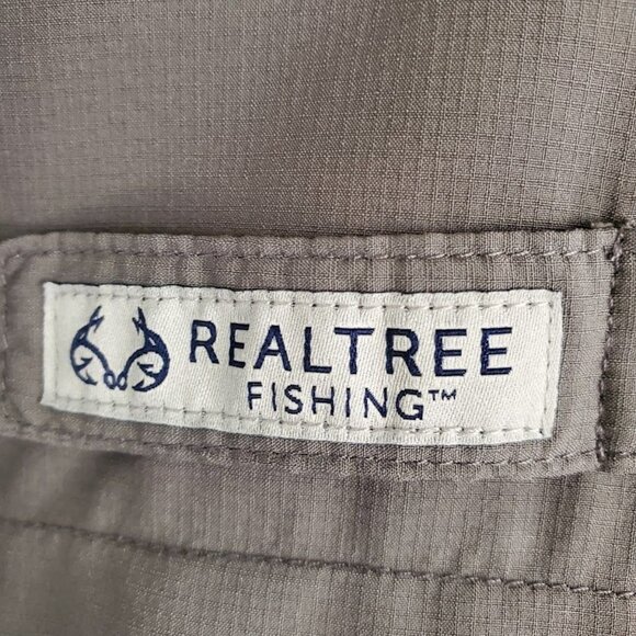 Realtree Fishing Shirt Men’s M | Gray Vented Short Sleeve Button Up Outdoor Gear - Picture 2 of 6